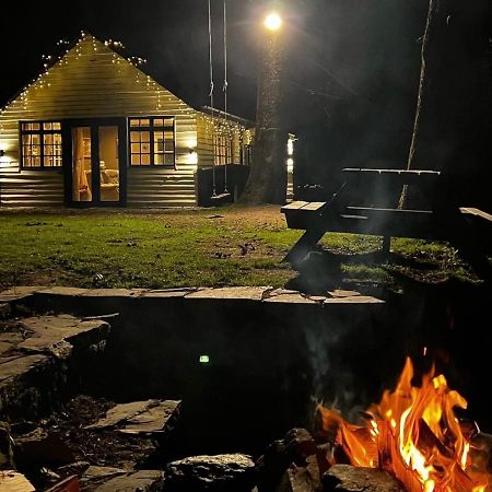 Cuckoo Cabin, Tyn Y Cwm Eglwys-Fach Екстериор снимка