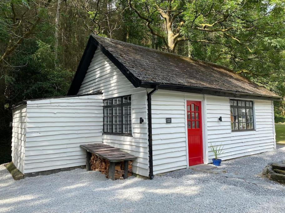 Cuckoo Cabin, Tyn Y Cwm Eglwys-Fach Екстериор снимка
